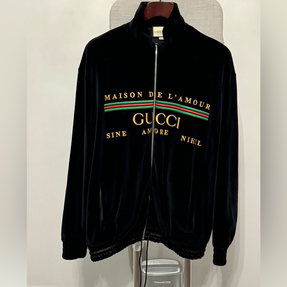Gucci Ultrasoft Zip-Up – Luxurious Comfort, Effortless Style